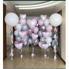 Велика біло-рожева фотозона